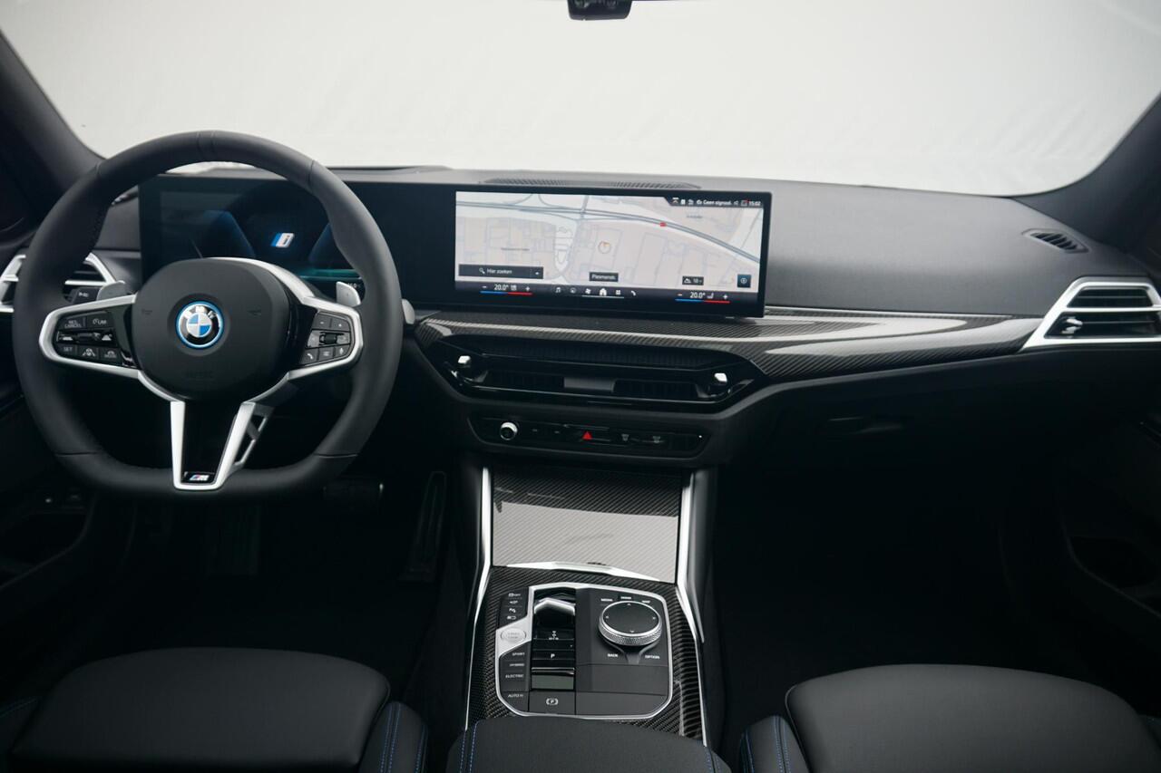BMW 3-SERIE Touring 330e M Sportpakket Pro 19'' / Harman Kardon / Panoramadak / Driving Assistant Professional / Ekris Selection