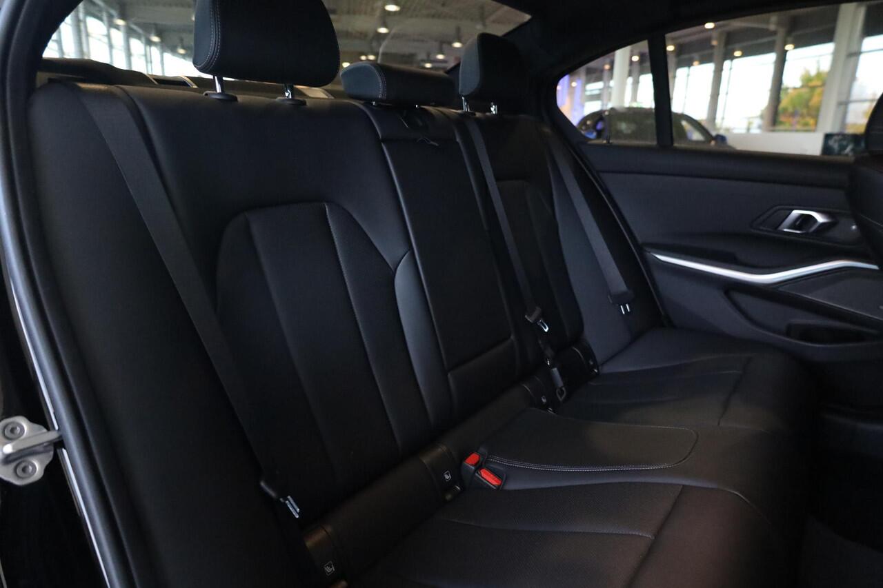 BMW 3-SERIE 330e Sedan | M Sportpakket | Comfort Pack | Elektr. Trekhaak | Ekris Selection