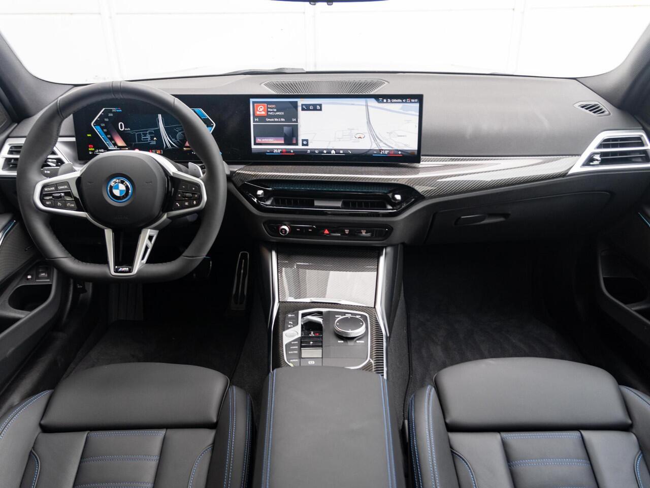 BMW 3-SERIE Sedan 330e | M Sportpakket Pro | Verwarmd Stuurwiel | Comfort Access | Achteruitrijcamera | Schuif-/kanteldak | Stoelverwarming | Harman Kardon | Trekhaak | Ekris Selection