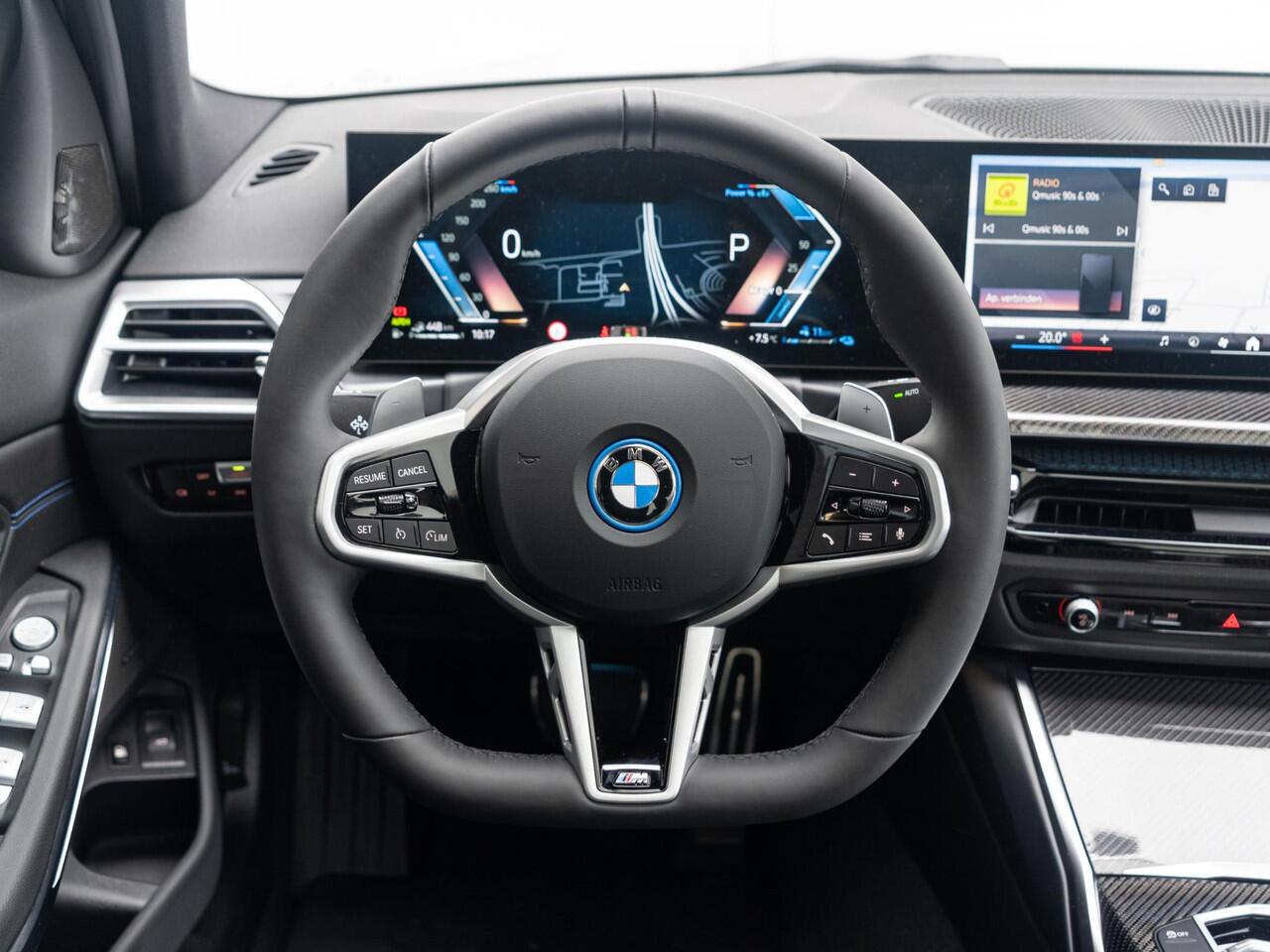 BMW 3-SERIE Sedan 330e | M Sportpakket Pro | Verwarmd Stuurwiel | Comfort Access | Achteruitrijcamera | Schuif-/kanteldak | Stoelverwarming | Harman Kardon | Trekhaak | Ekris Selection