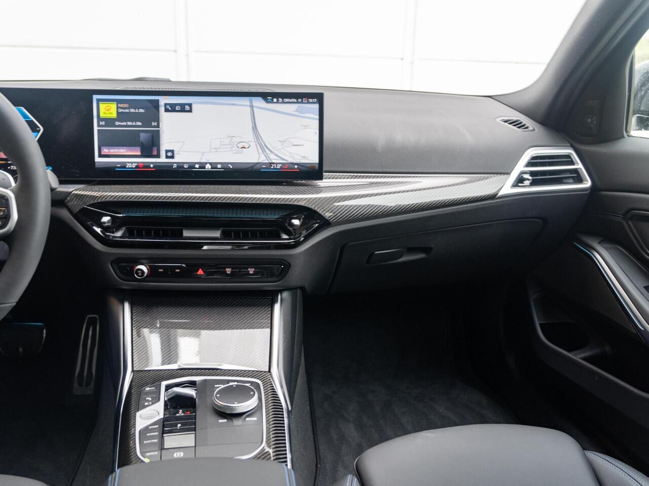 BMW 3-SERIE Sedan 330e | M Sportpakket Pro | Verwarmd Stuurwiel | Comfort Access | Achteruitrijcamera | Schuif-/kanteldak | Stoelverwarming | Harman Kardon | Trekhaak | Ekris Selection