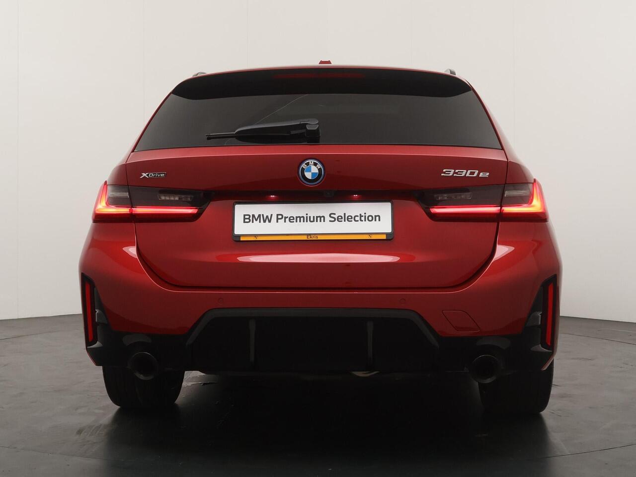 BMW 3-SERIE Touring 330e xDrive | M-Sport Pro | Head-Up | Adaptive Cruise | Trekhaak | Panoramadak | HiFi