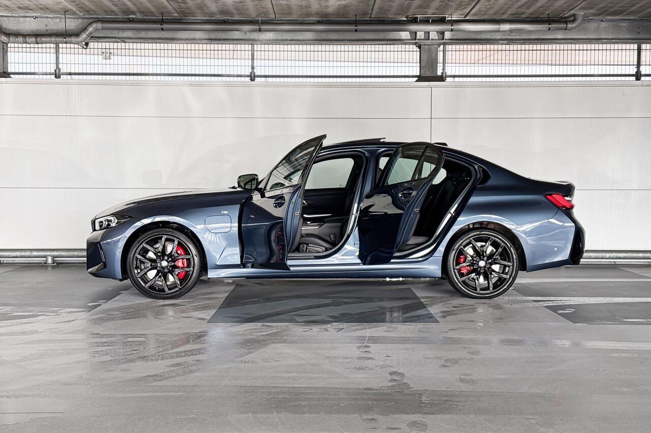 BMW 3-SERIE Sedan 330e