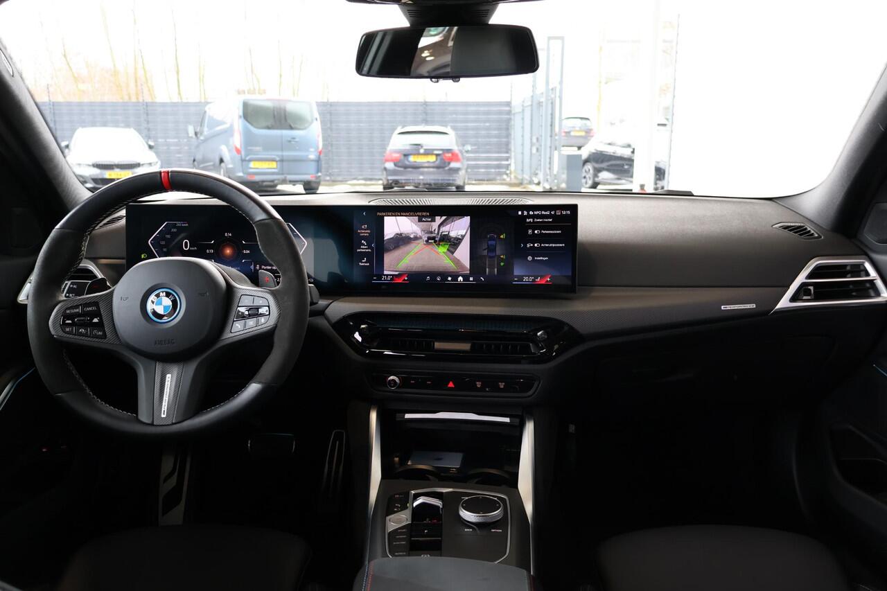 BMW 3-SERIE Sedan 330e | M Sportpakket | Comfort Pack | Stoelverwarming | Trekhaak | Active Cruise Control