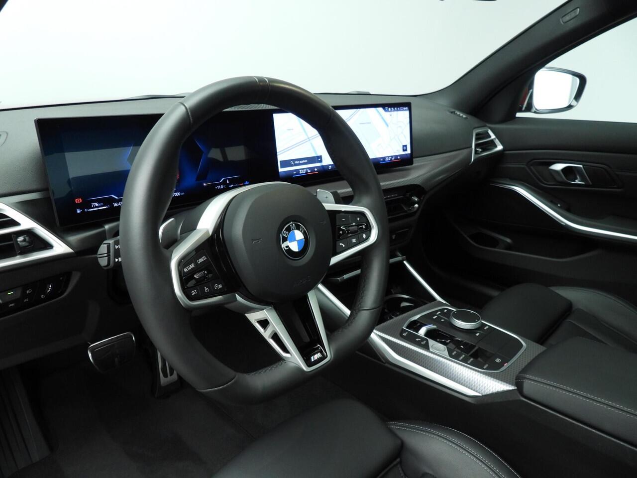 BMW 3-SERIE Sedan 320i | M-Sportpakket | LED | Leder | Navigatie | Schuifdak | Stoelverwarming | Sportstoelen | DAB | Alu 19 inch