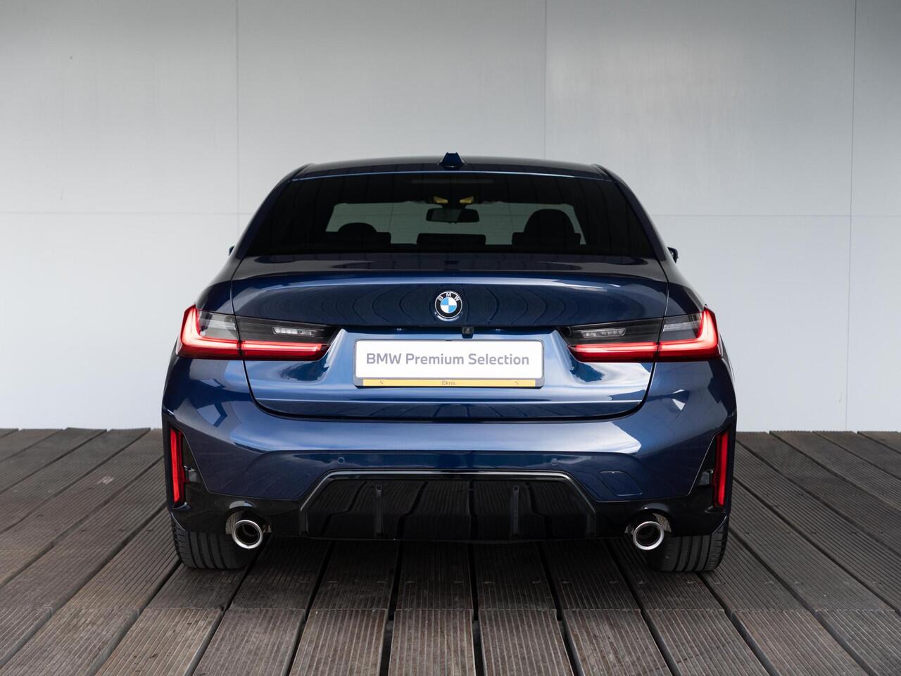 BMW 3-SERIE Sedan 318i | M Sportpakket | Comfort Pack | Comfort Access | Achteruitrijcamera | Stoelverwarming | 18''