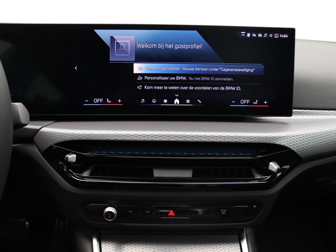 BMW 3-SERIE Sedan 330e M Sportpakket Pro | Comfort Pack | Comfort Access | Achteruitrijcamera | Schuifdak | Adaptieve LED | Harman Kardon | 19'' | Ekris Selection