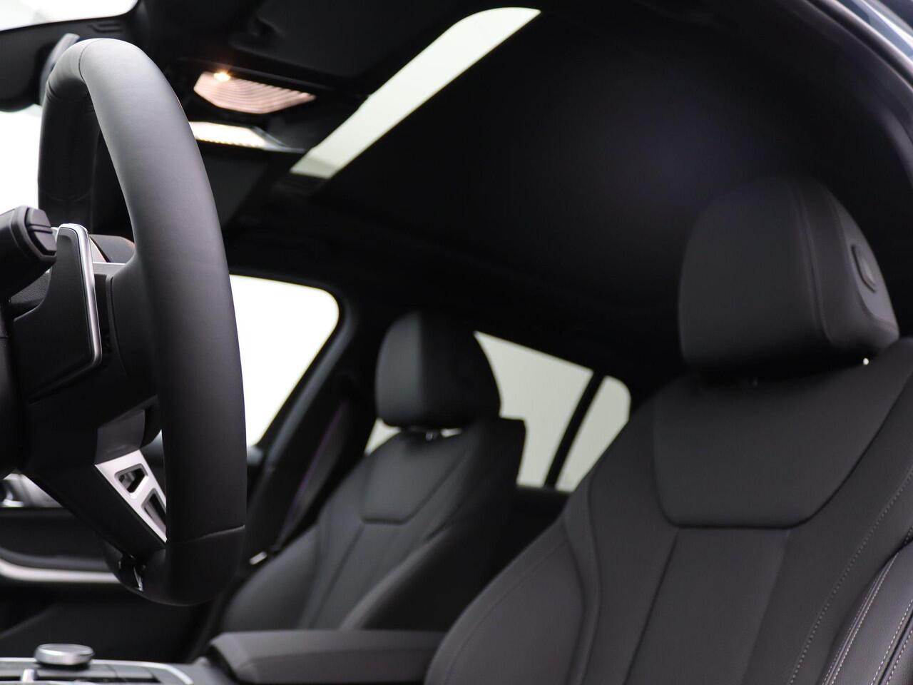 BMW 3-SERIE Touring 330e M Sportpakket Pro | Comfort Pack | Stuurwielrand Verwarmd | Trekhaak | Panoramadak | Active Cruise Control | Harman Kardon | 19'' | Ekris Selection