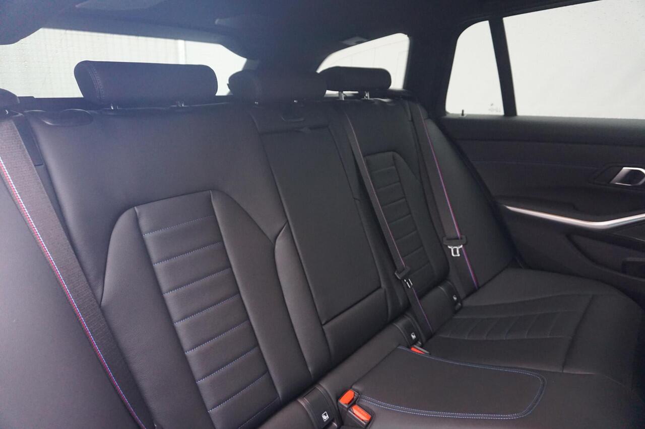 BMW 3-SERIE Touring 330e M Sportpakket Pro 19'' / Panoramadak / Harman Kardon / Driving Assistant Professional / Elektrisch verstelbare stoelen / Trekhaak / Ekris Selection