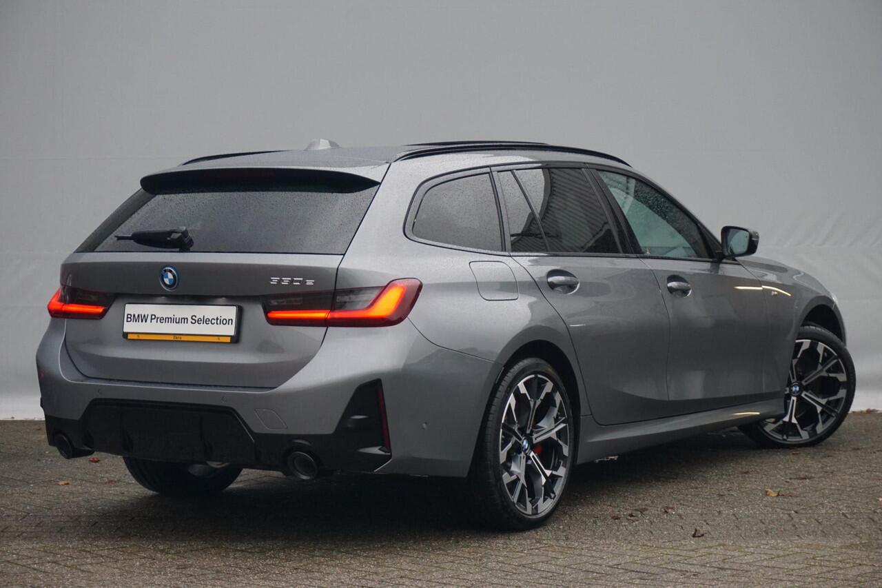 BMW 3-SERIE Touring 330e M Sportpakket Pro 19'' / Panoramadak / Harman Kardon / Driving Assistant Professional / Elektrisch verstelbare stoelen / Trekhaak / Ekris Selection