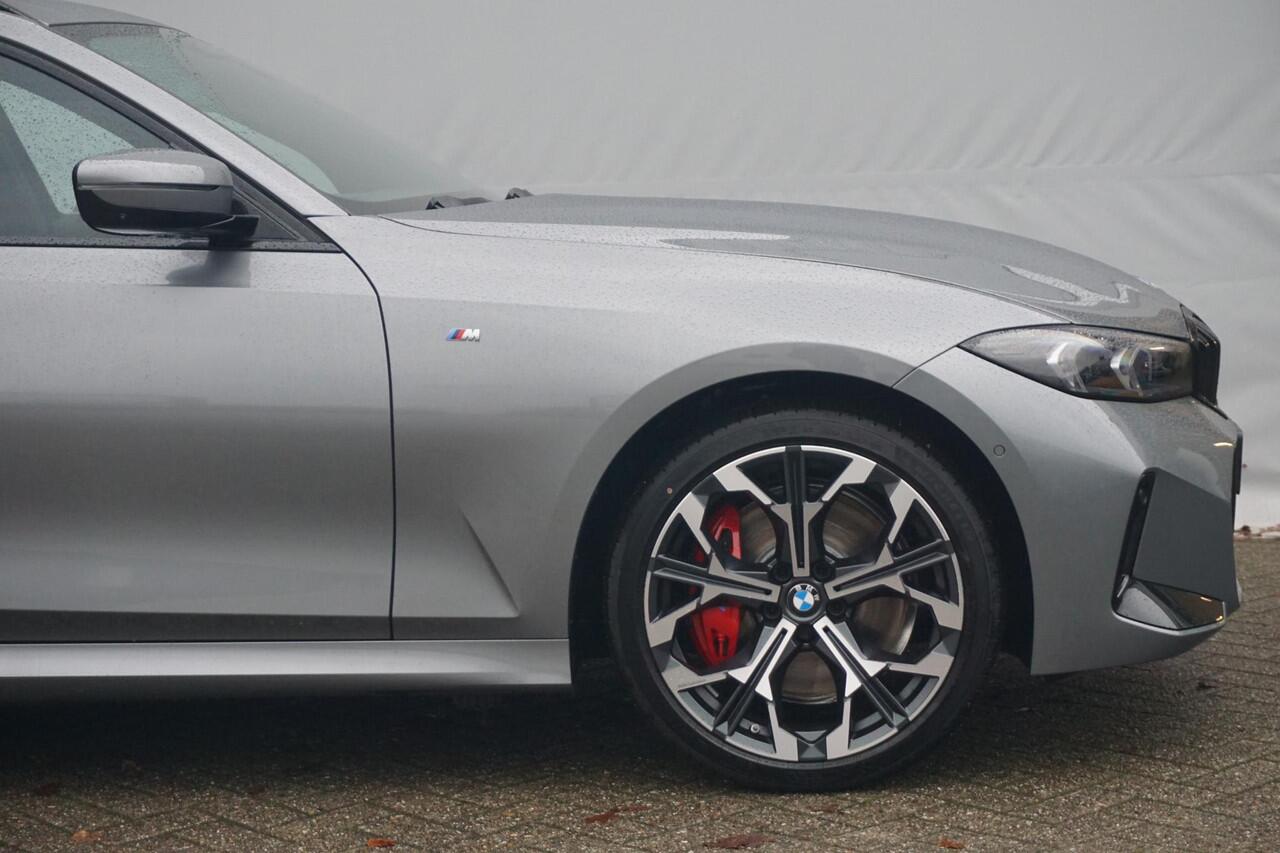 BMW 3-SERIE Touring 330e M Sportpakket Pro 19'' / Panoramadak / Harman Kardon / Driving Assistant Professional / Elektrisch verstelbare stoelen / Trekhaak / Ekris Selection