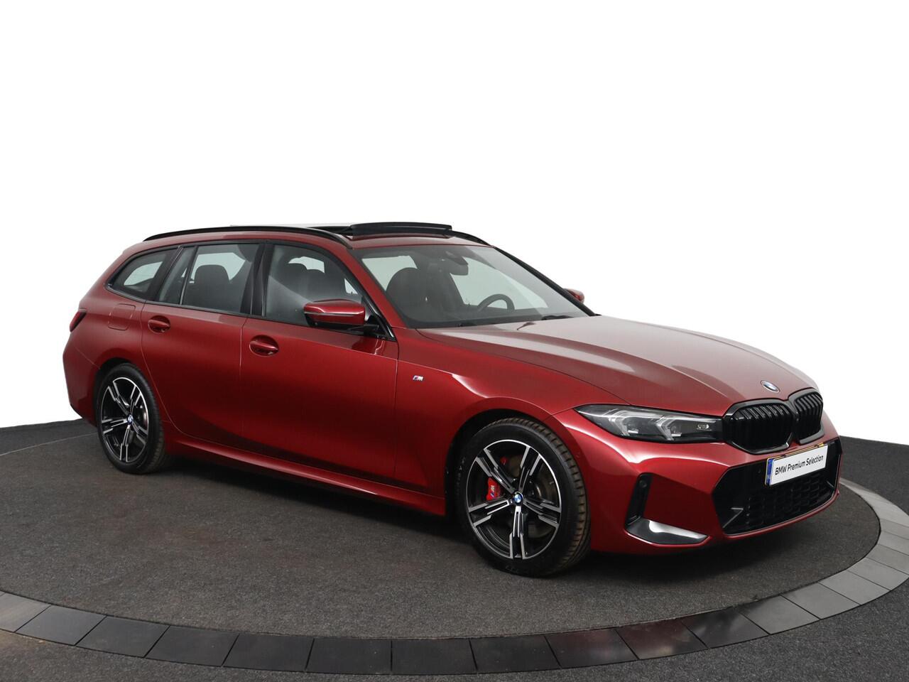 BMW 3-SERIE Touring 320i M Sport Pro | Glazen Panoramadak | Trekhaak Elektrisch | Leder | Comfort Access | Adaptive LED | Camera | Innovation Pack