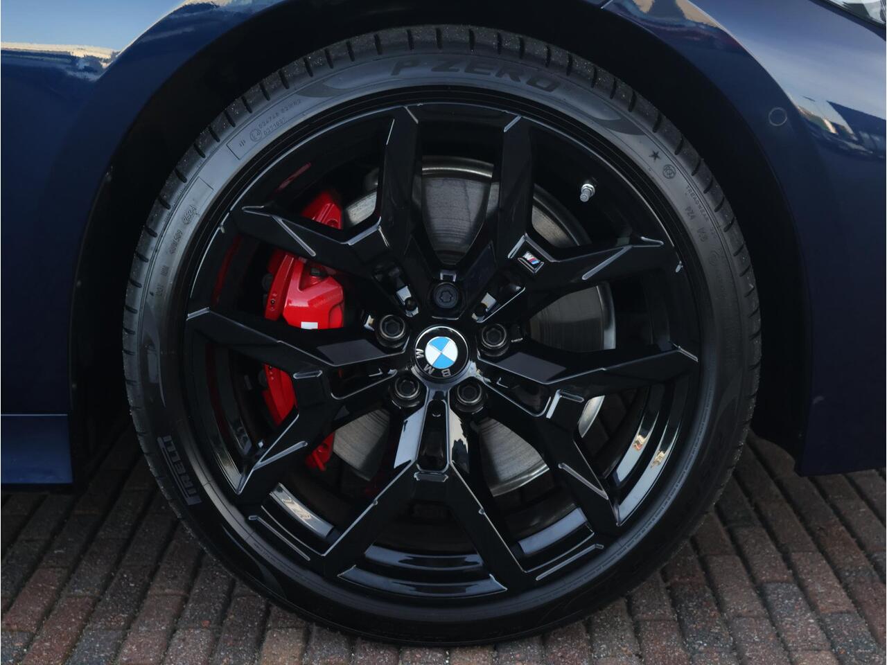 BMW 3-SERIE 330e M Sportpakket Pro/ Verwarmd Stuurwiel/ Comfort Access/ Harman-Kardon/ M Sportstoelen/ Active Cruise Control/ Elektrische Achterklep