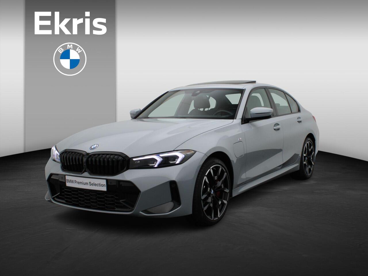 BMW 3-SERIE Sedan 330e M Sportpakket Pro | Innovation Pack | Comfort Pack | Trekhaak | Schuifdak | Driving Assistant | Parking Assistant Plus | 19''