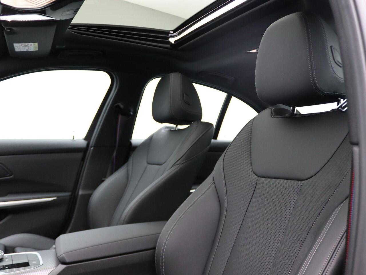 BMW 3-SERIE Sedan 330e M Sportpakket Pro | Innovation Pack | Comfort Pack | Trekhaak | Schuifdak | Driving Assistant | Parking Assistant Plus | 19''