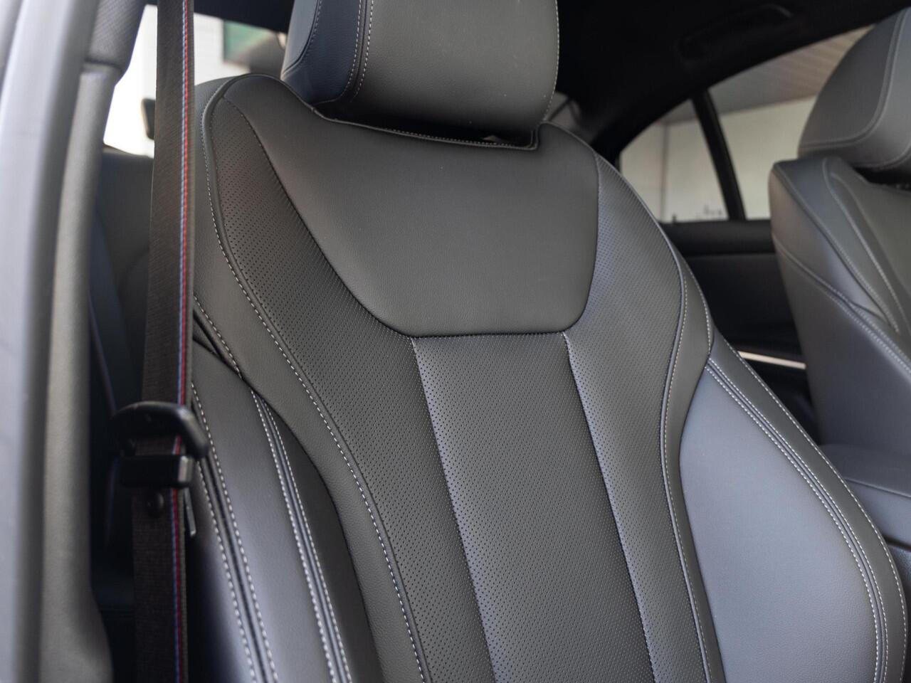 BMW 3-SERIE Sedan 330e | M Sportpakket Pro | Innovation Pack | Comfort Access | Schuif-/kanteldak | Stoelverwarming | Trekhaak