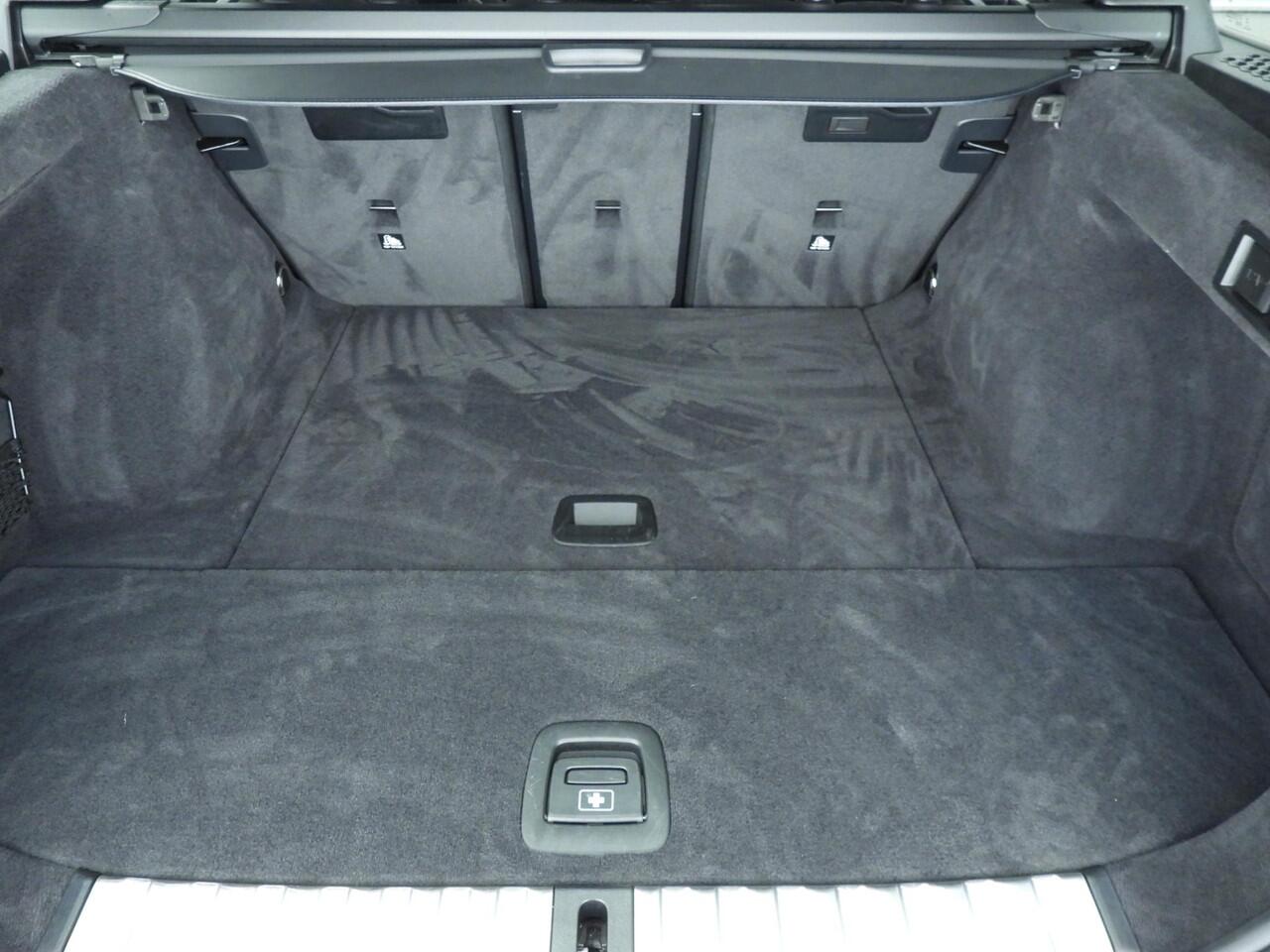 BMW 3-SERIE Touring 318i | M-Sportpakket | LED | Navigatoe | Schuifdak | Trekhaak | Stoelverwarming | DAB | Alu 18 inch