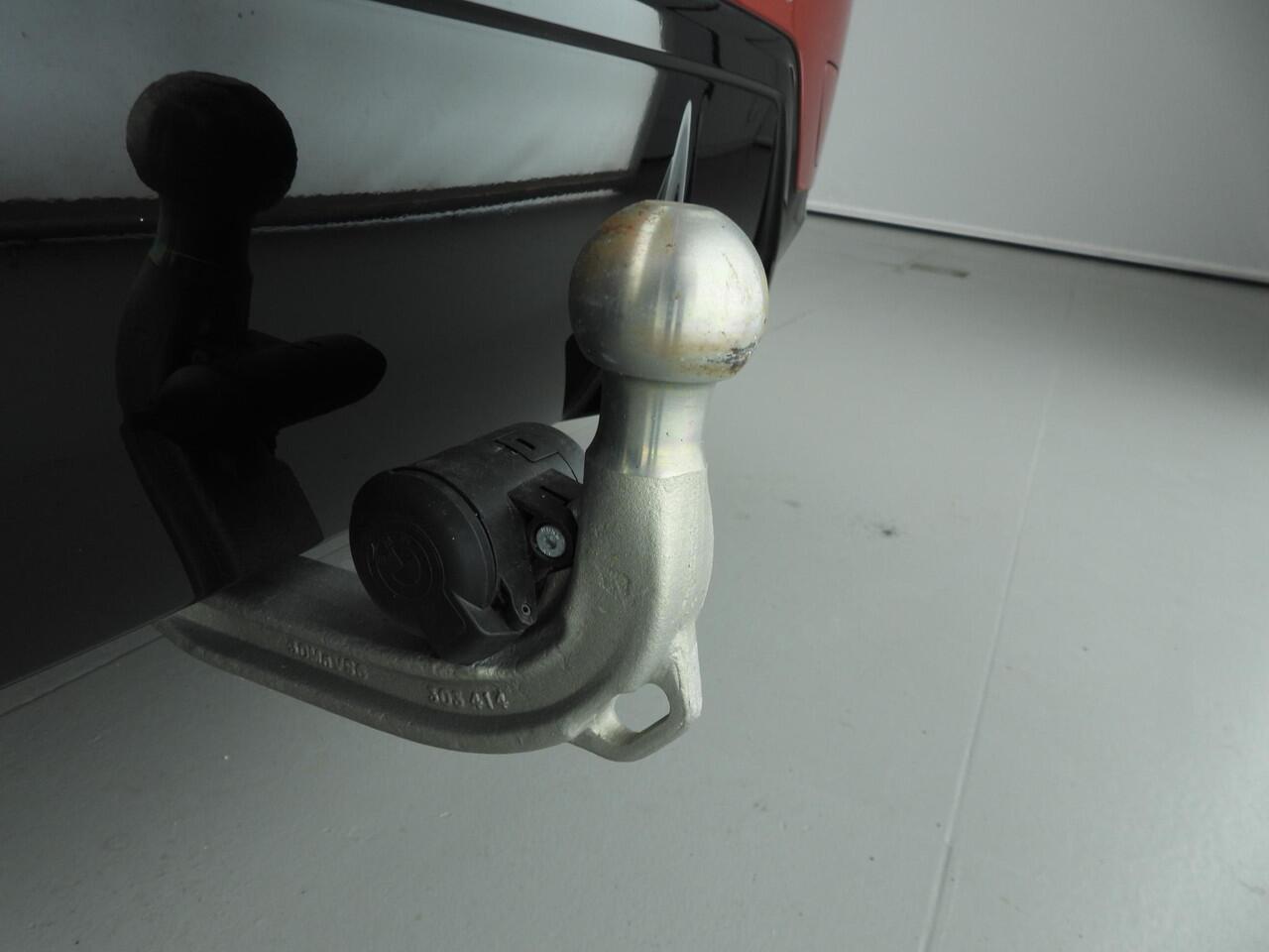 BMW 3-SERIE Touring 318i | M-Sportpakket | LED | Navigatoe | Schuifdak | Trekhaak | Stoelverwarming | DAB | Alu 18 inch