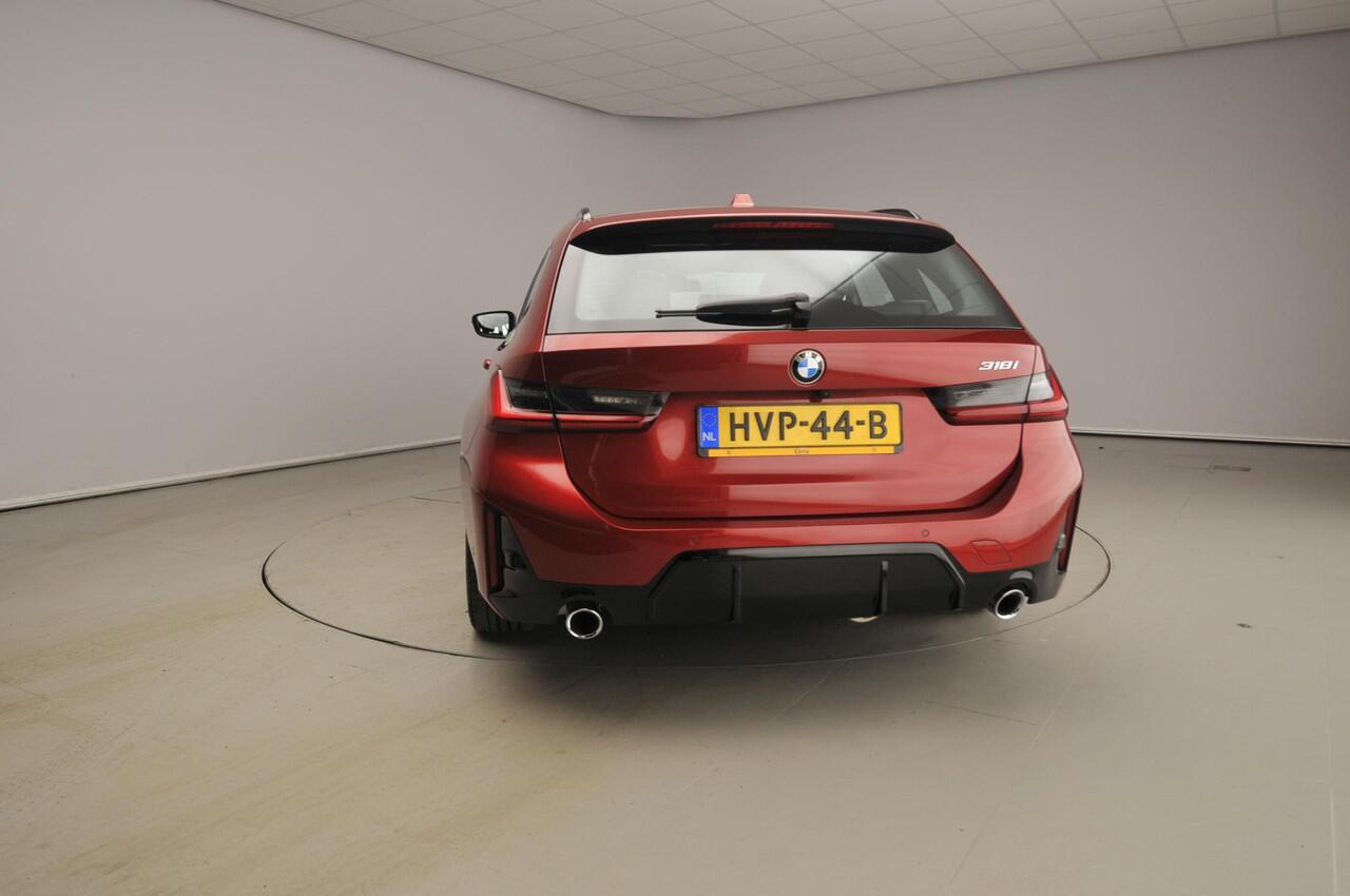 BMW 3-SERIE Touring 318i | M-Sportpakket | LED | Navigatoe | Schuifdak | Trekhaak | Stoelverwarming | DAB | Alu 18 inch