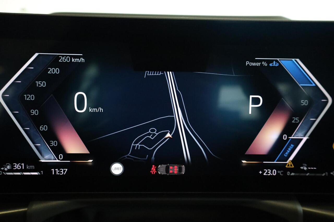 BMW 3-SERIE Sedan 330e | M Sportpakket | Panorama Dak | Stoelverwarming