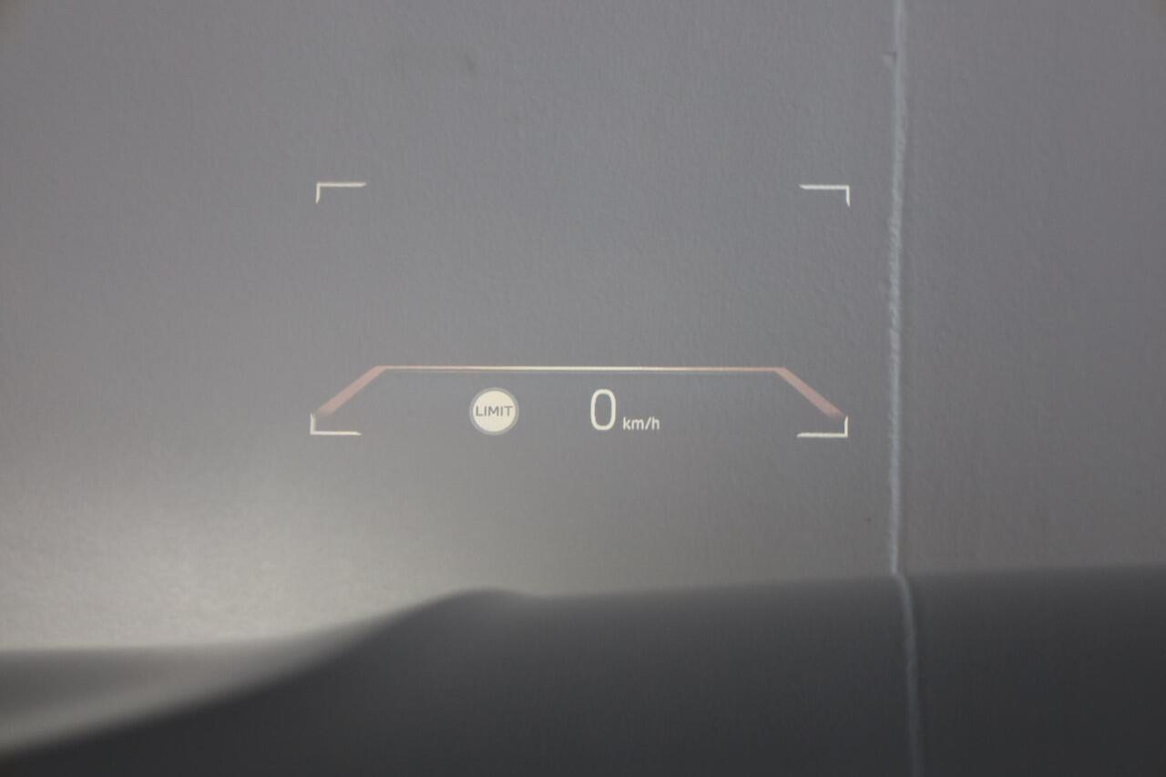 BMW 3-SERIE Sedan 330e | M Sportpakket | Panorama Dak | Stoelverwarming