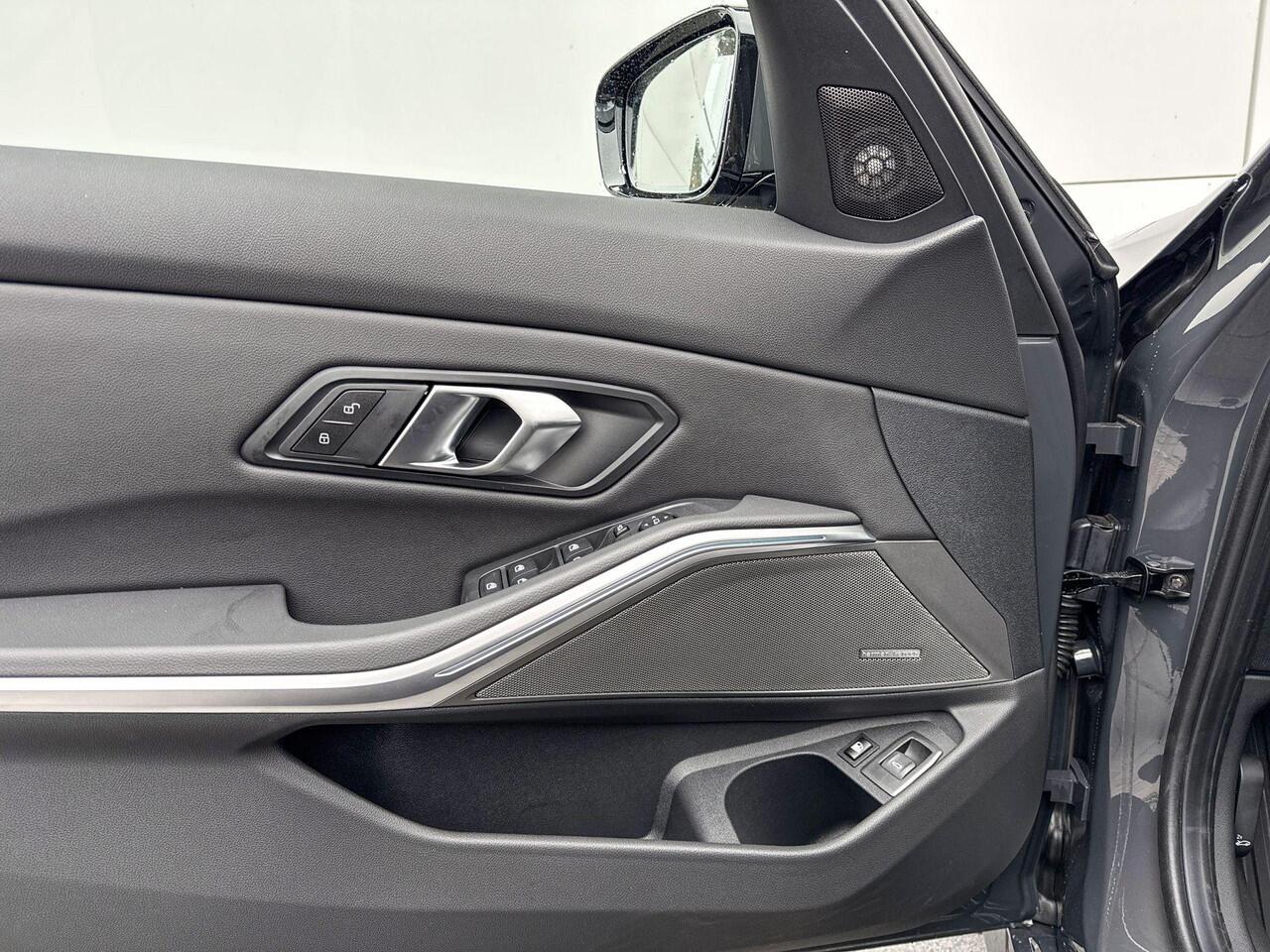 BMW 3-SERIE Touring 330e