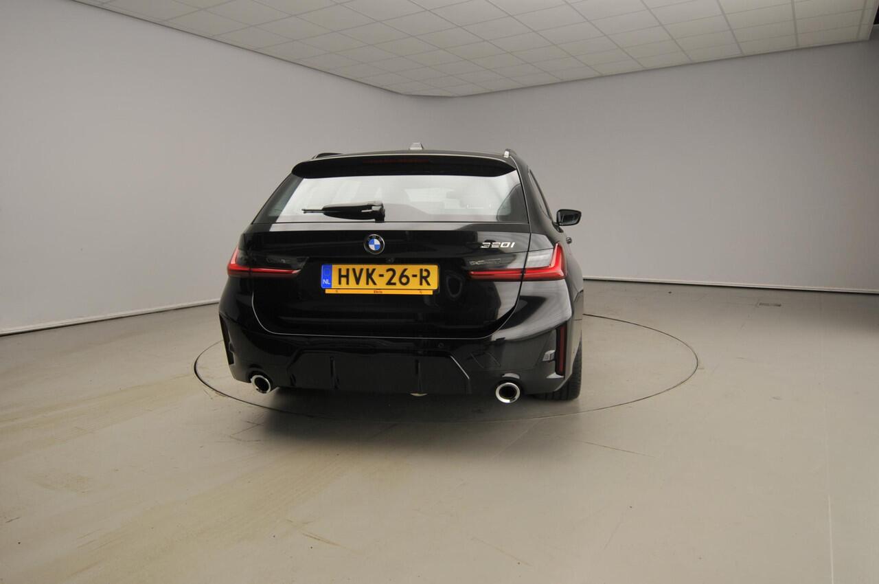 BMW 3-SERIE Touring 320i | M-Sportpakket | LED | Leder | Navigatie | Schuifdak | Trekhaak | Stoelverwarming | DAB | Alu 19 inch