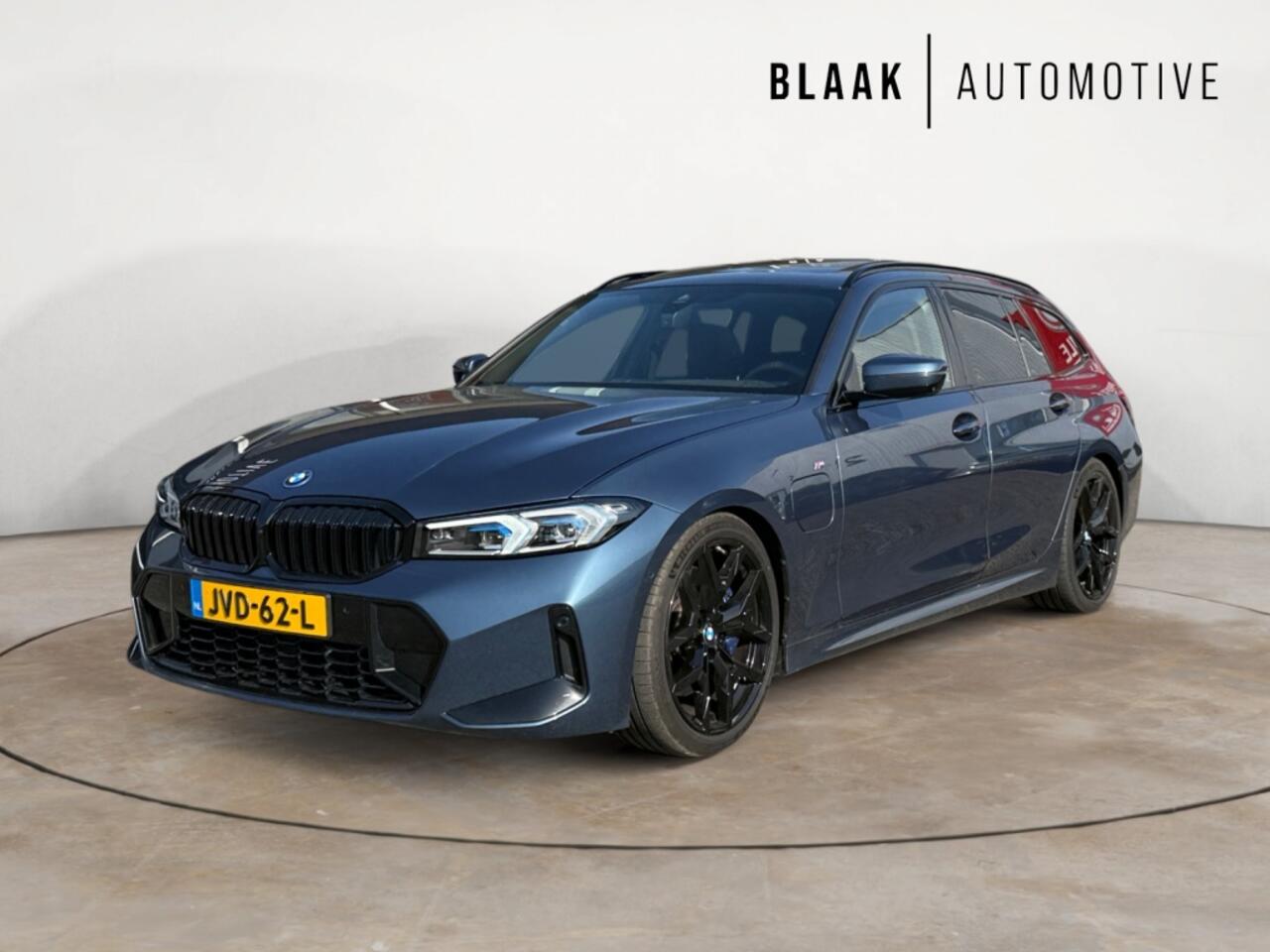 BMW 3-SERIE 330e | M-Sport | pano innovation | elektrische trekhaak | head-up