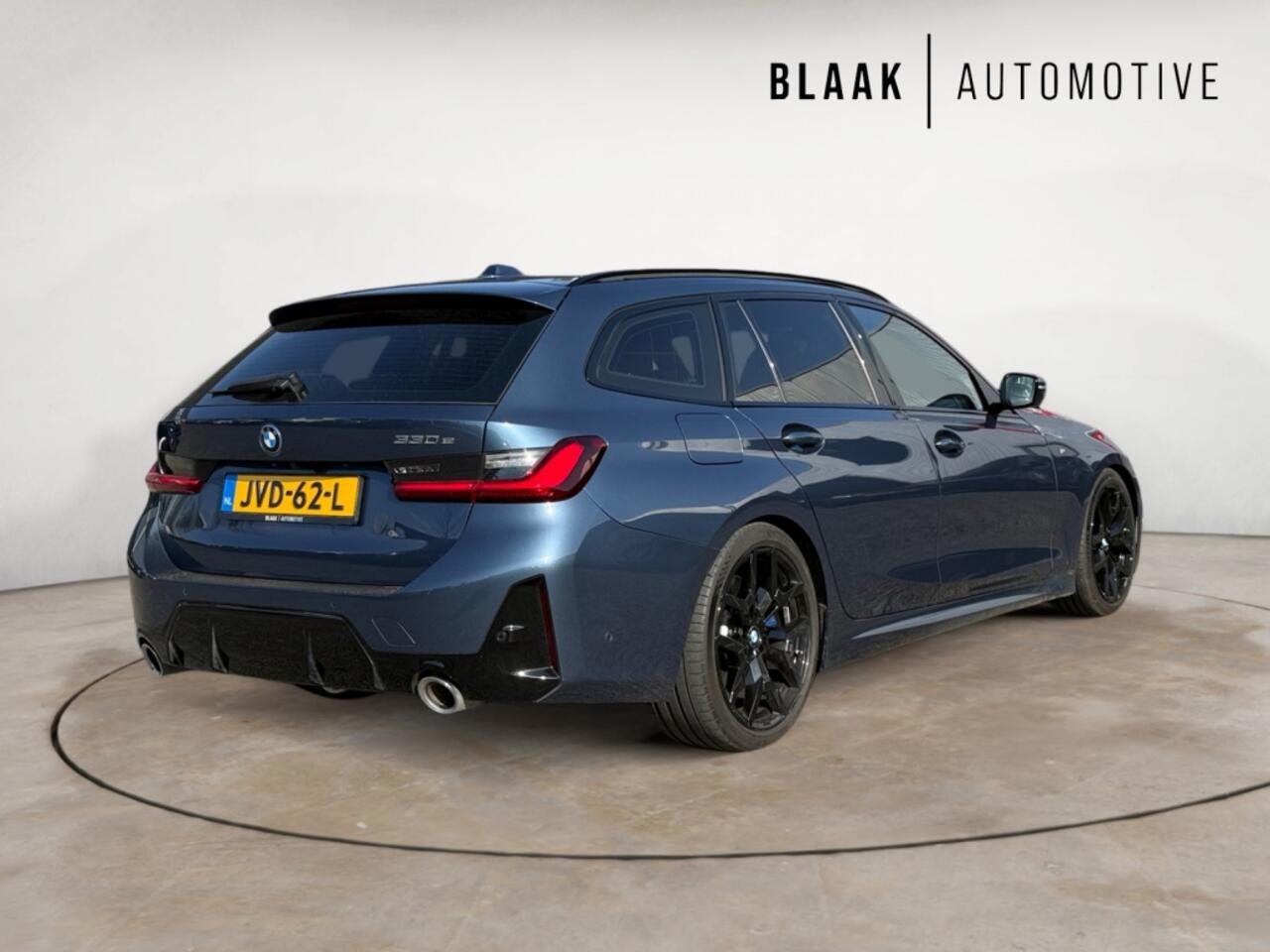 BMW 3-SERIE 330e | M-Sport | pano innovation | elektrische trekhaak | head-up