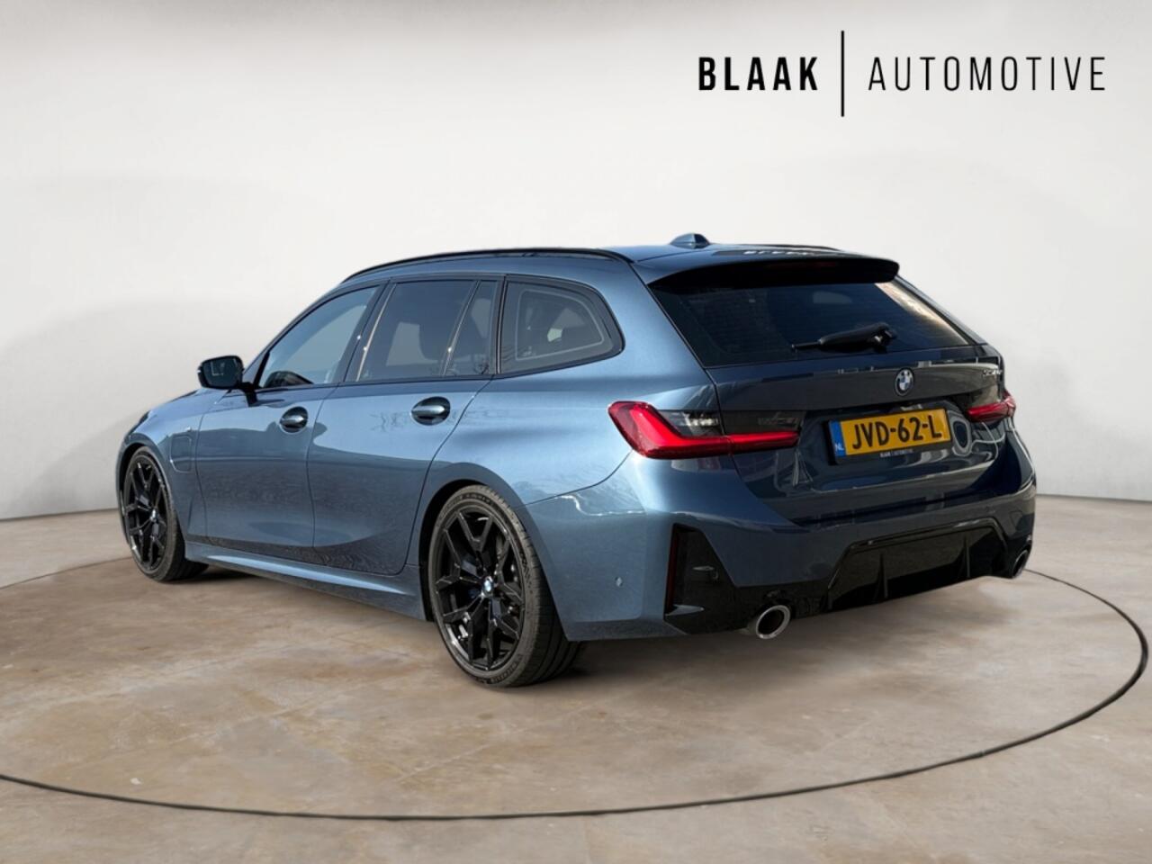BMW 3-SERIE 330e | M-Sport | pano innovation | elektrische trekhaak | head-up