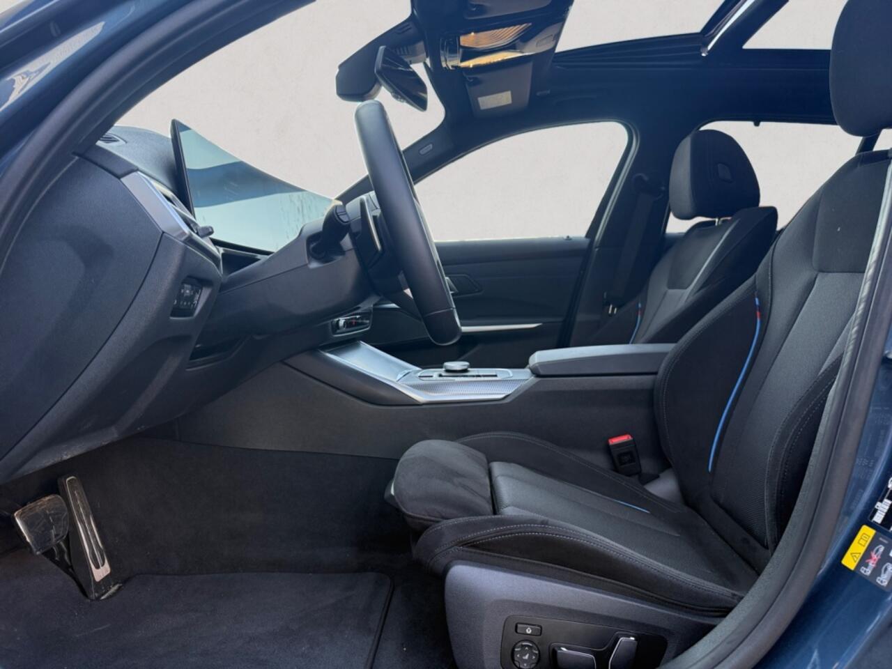 BMW 3-SERIE 330e | M-Sport | pano innovation | elektrische trekhaak | head-up