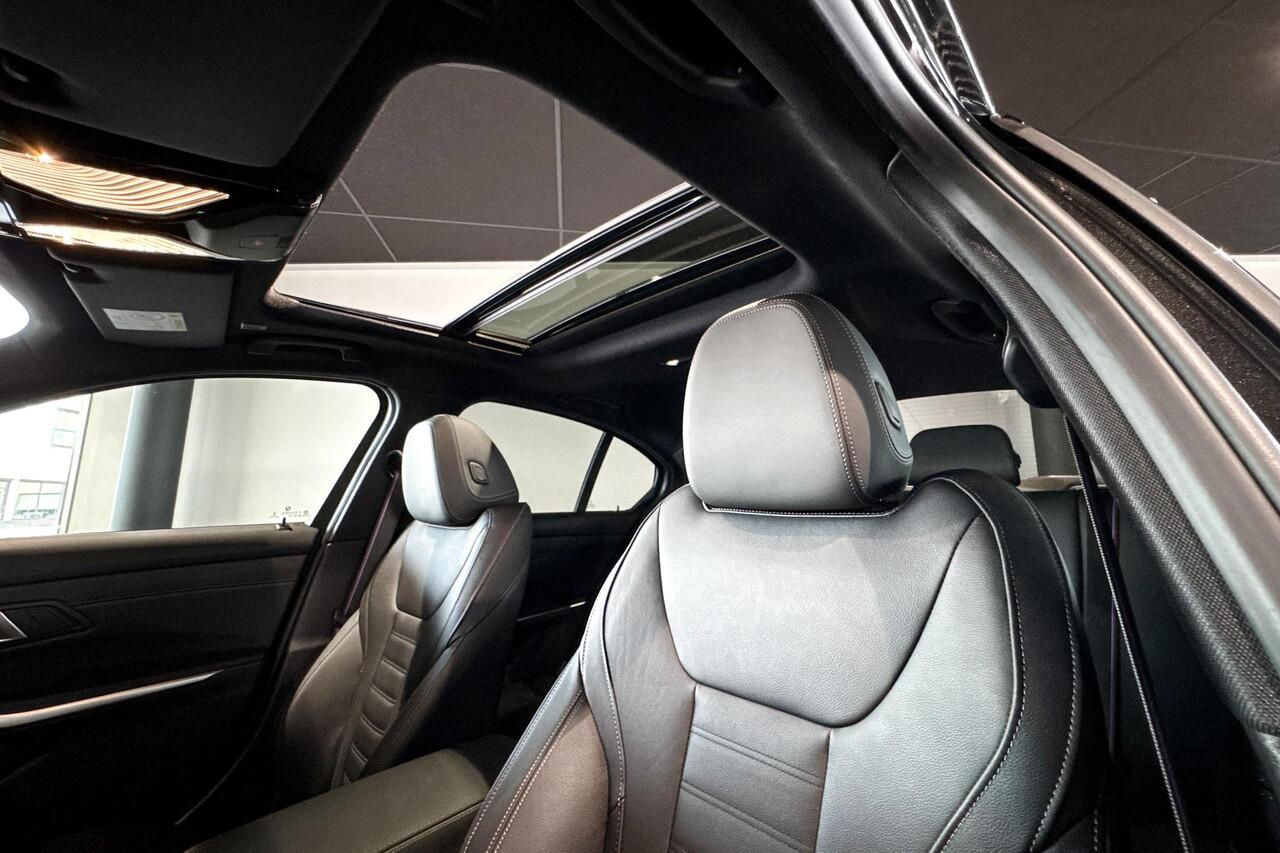 BMW 3-SERIE Sedan M340i xDrive | Glazen Schuif-/kanteldak | Stoelverwarming | Harman Kardon |