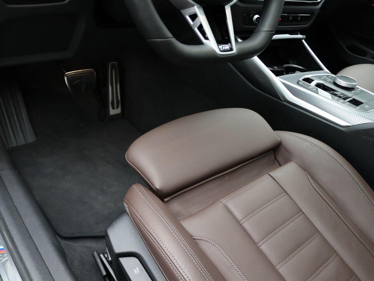 BMW 3-SERIE Touring 318i M Sportpakket | Trekhaak | Achteruitrijcamera | Panoramadak | Parking Assistant | DAB | 19''