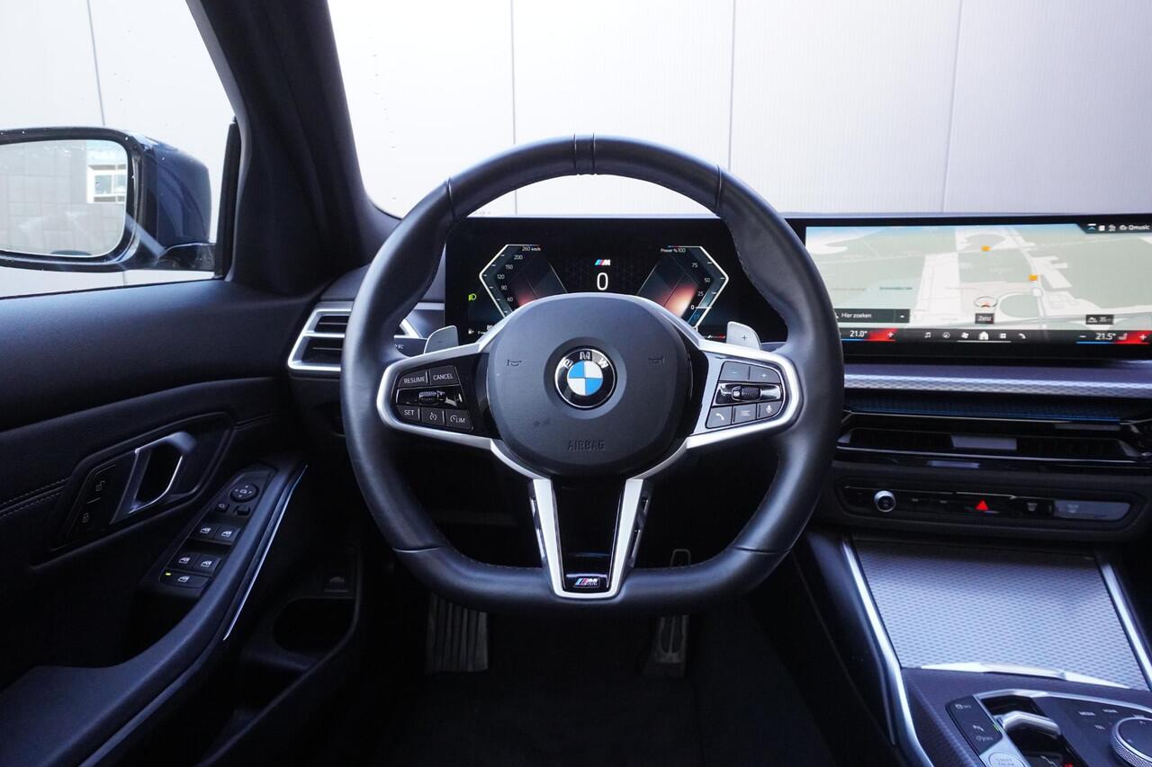 BMW 3-SERIE Sedan 318i M Sportpakket | Comfort Pack | Elektrisch bediend glazen schuif-/kanteldak | Achteruitrijcamera | Elektrisch verwarmde voorstoelen