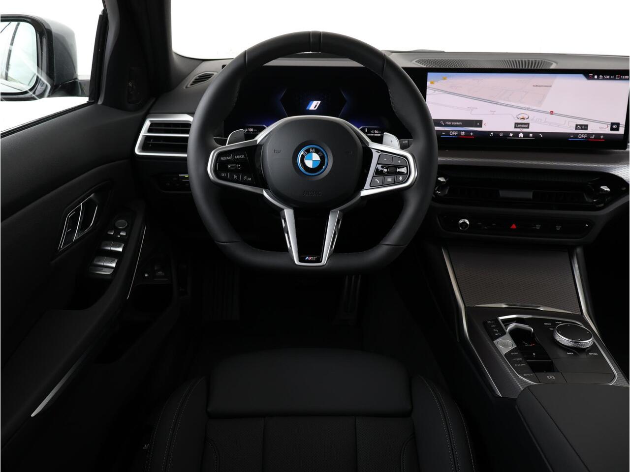 BMW 3-SERIE Touring 330e M Sport Package Pro | Innovation Pack | Comfort Pack