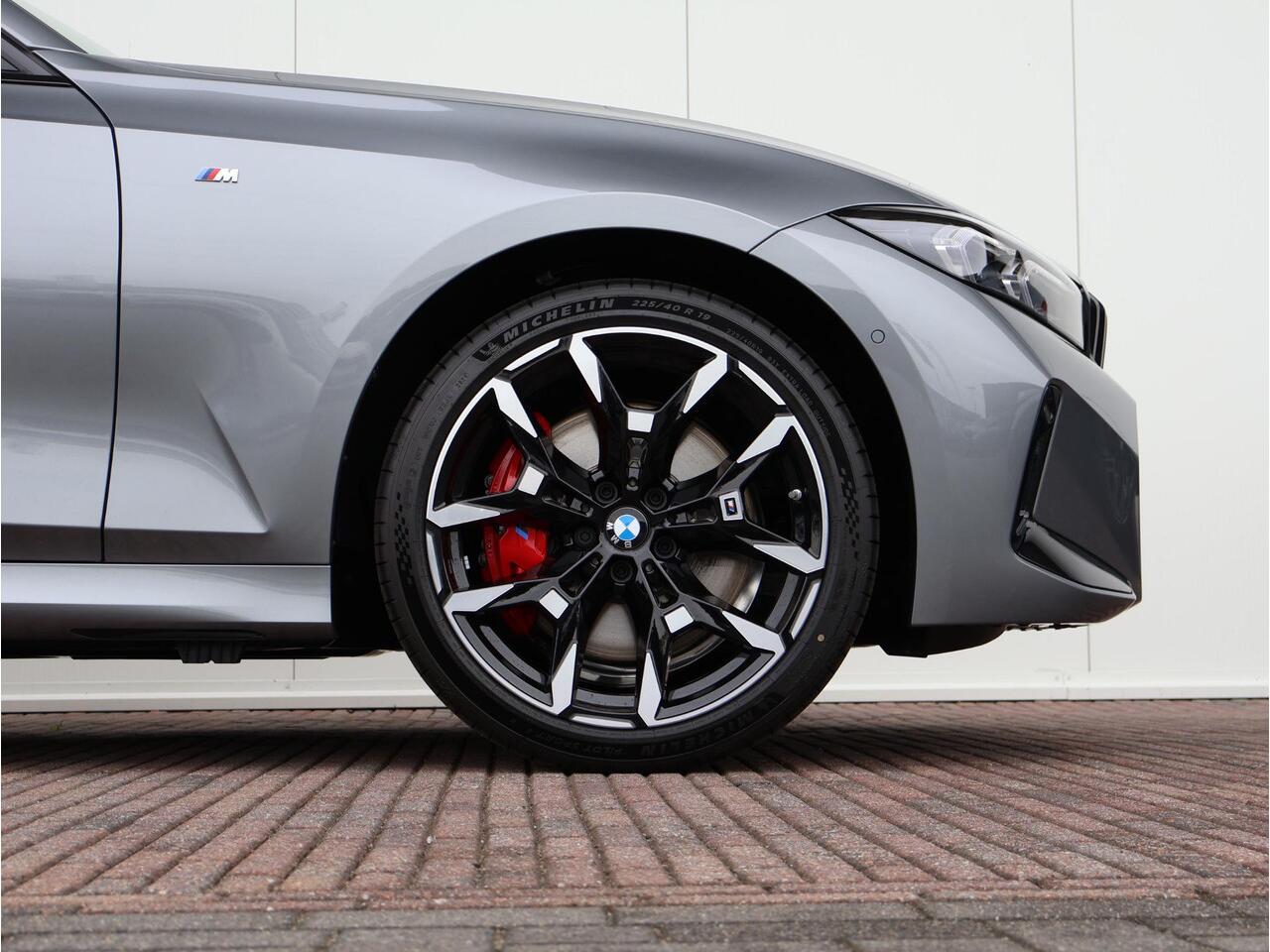 BMW 3-SERIE Touring 330e M Sport Package Pro | Innovation Pack | Comfort Pack