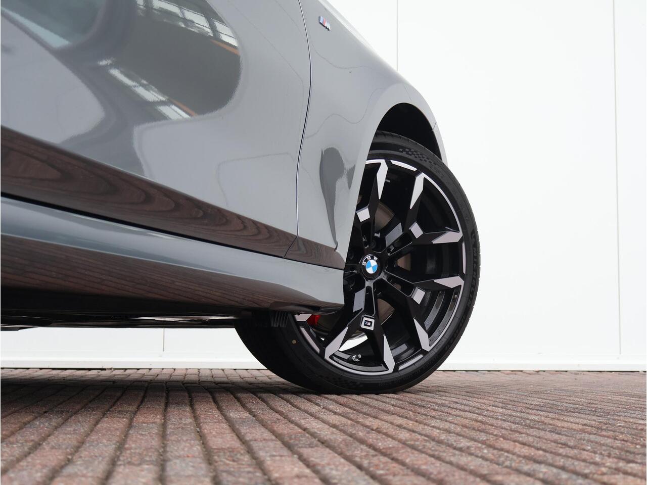 BMW 3-SERIE Touring 330e M Sport Package Pro | Innovation Pack | Comfort Pack