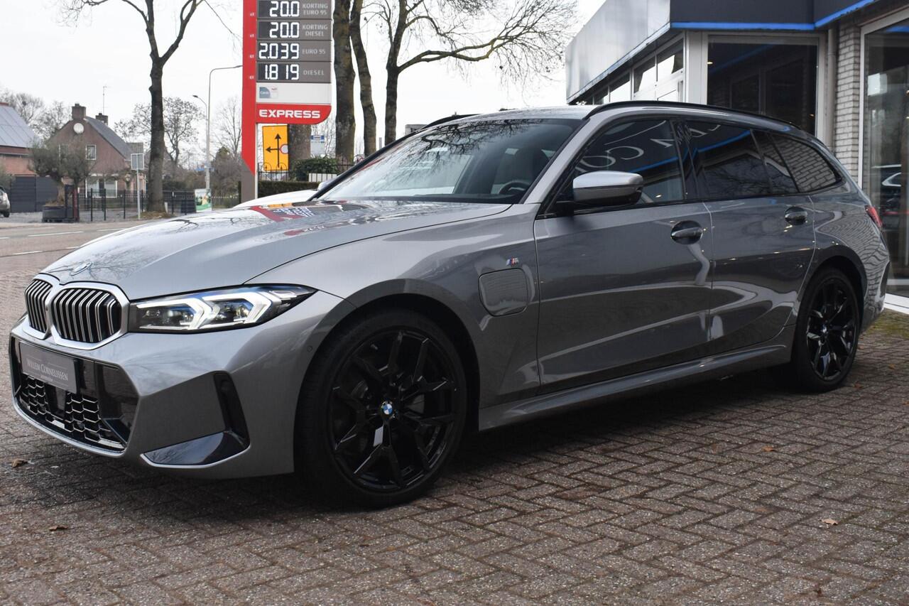 BMW 3-SERIE Touring 330e M-Sport Leder Navi Camera HiFi ACC Head Up St