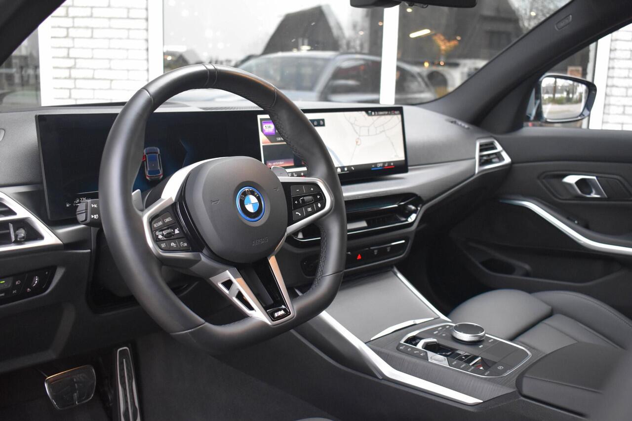 BMW 3-SERIE Touring 330e M-Sport Leder Navi Camera HiFi ACC Head Up St