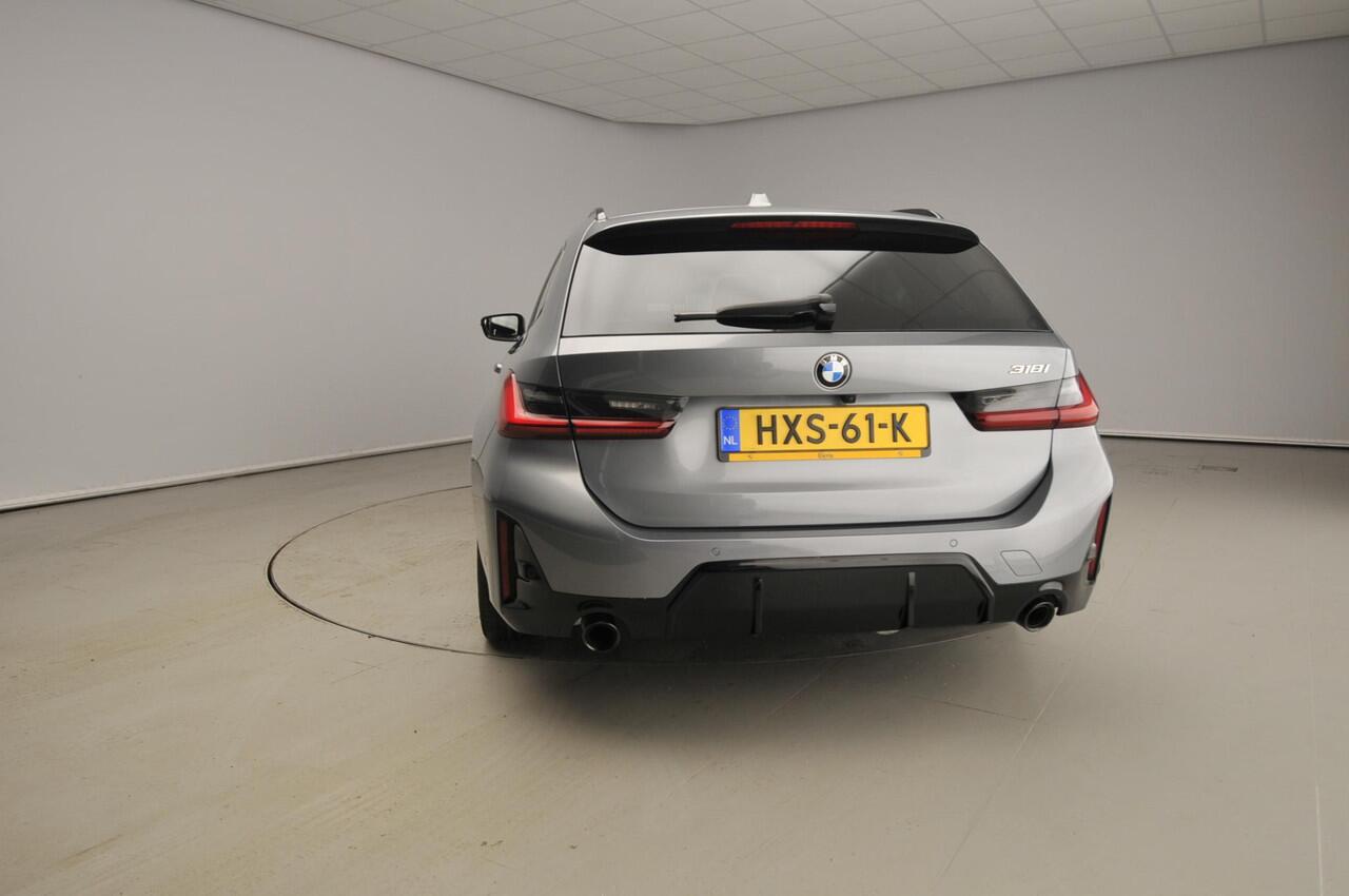 BMW 3-SERIE Touring 318i | M-Sportpakket | LED | Leder | HUD | Schuifdak | Trekhaak | Stoelverwarming | Keyles go | DAB | Alu 18 inch