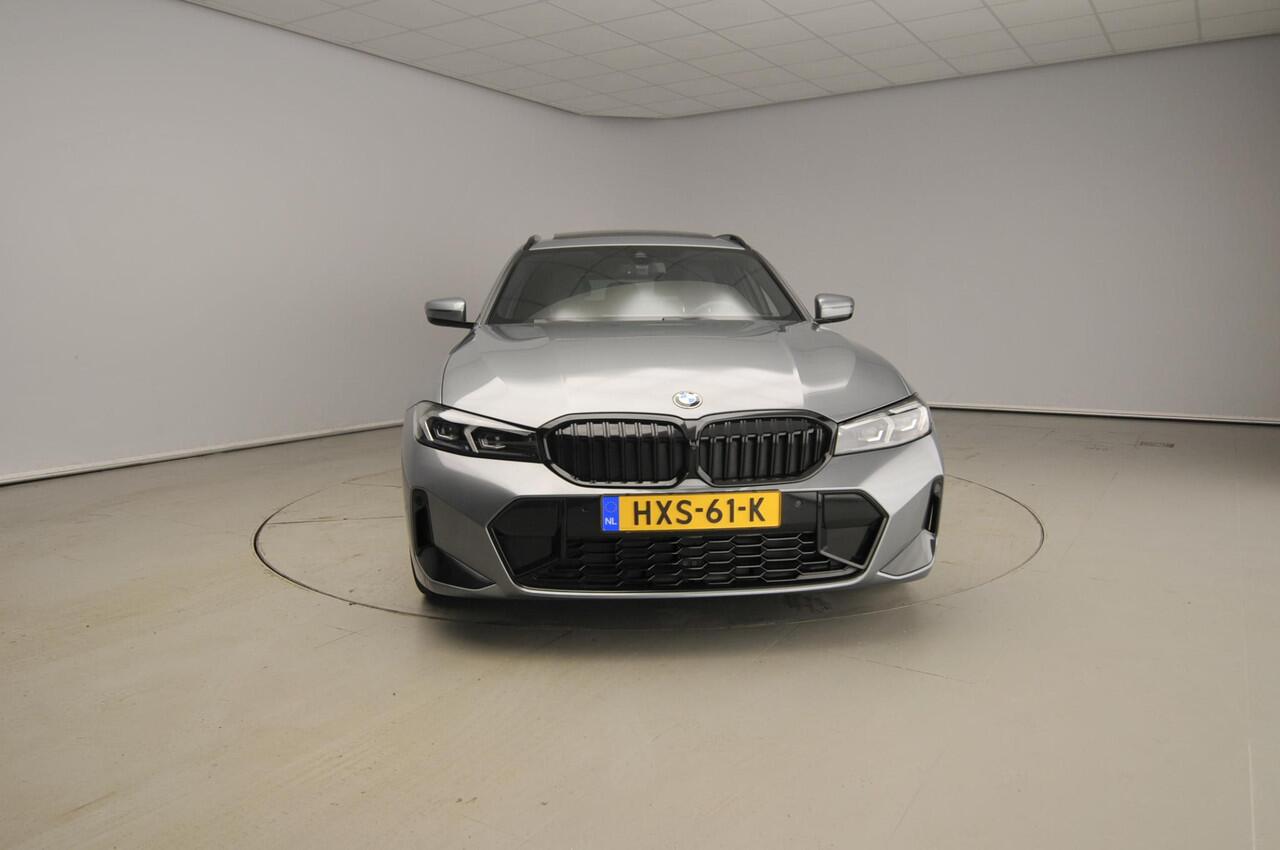 BMW 3-SERIE Touring 318i | M-Sportpakket | LED | Leder | HUD | Schuifdak | Trekhaak | Stoelverwarming | Keyles go | DAB | Alu 18 inch