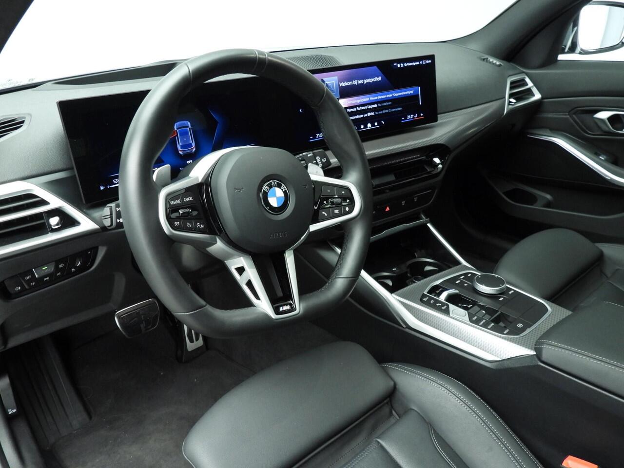 BMW 3-SERIE Touring 318i | M-Sportpakket | LED | Leder | HUD | Schuifdak | Trekhaak | Stoelverwarming | Keyles go | DAB | Alu 18 inch