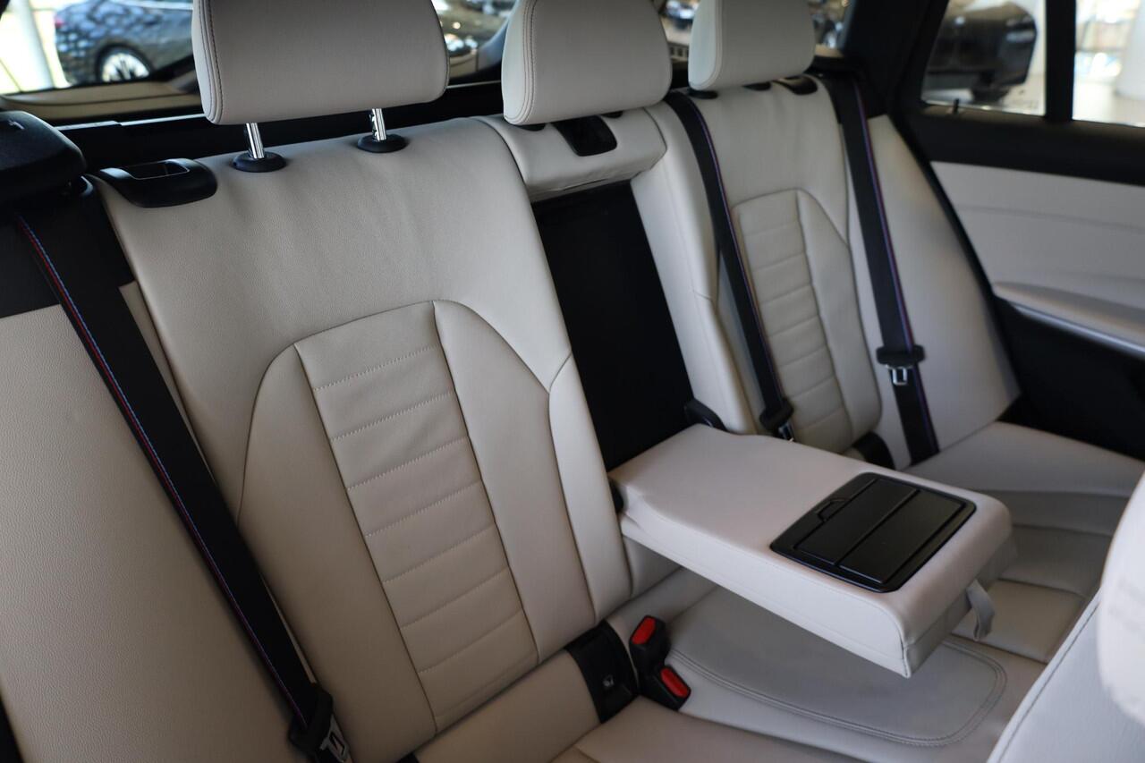 BMW 3-SERIE Touring 318i M Sport Pro | Panoramadak | Trekhaak