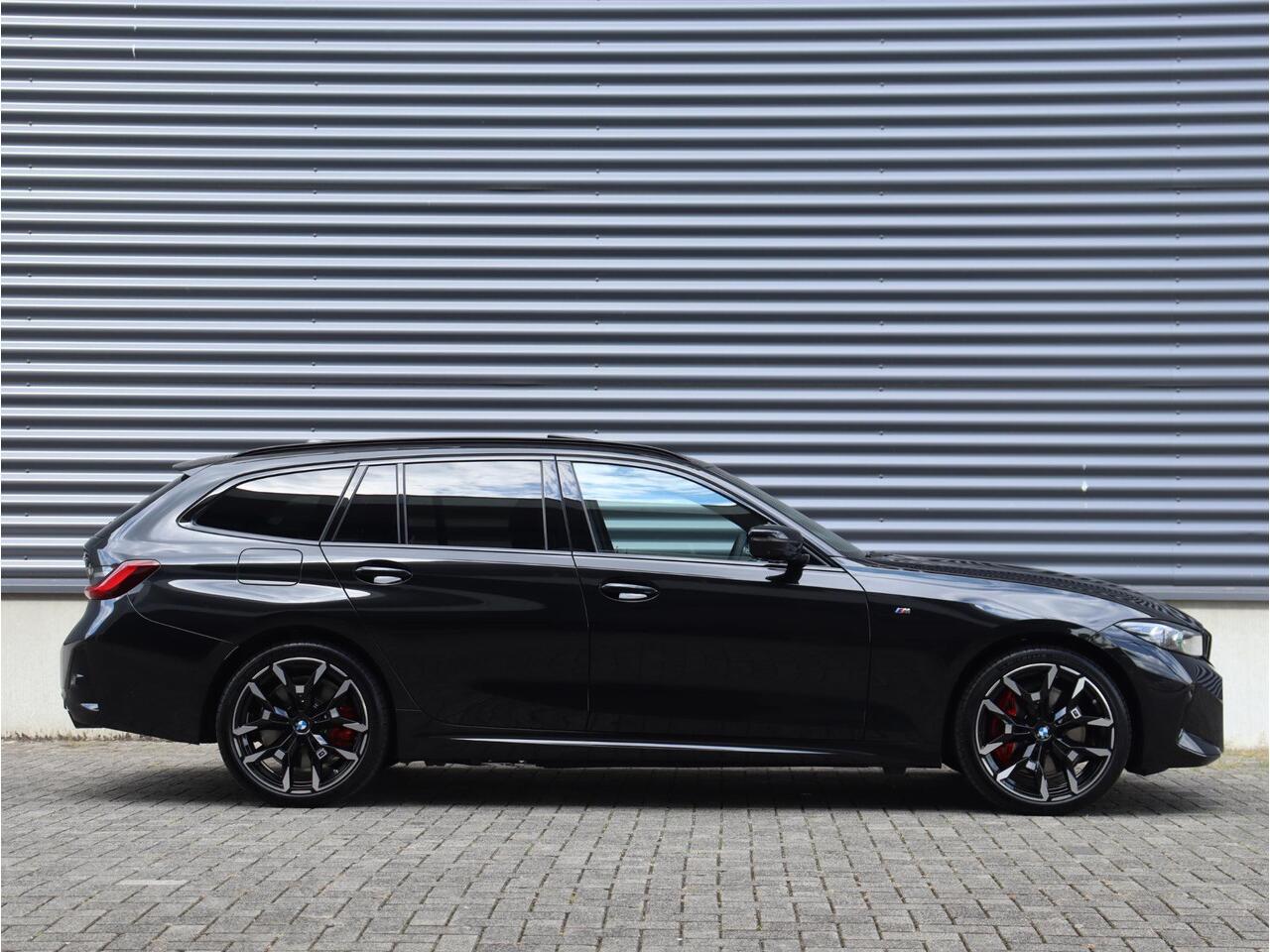 BMW 3-SERIE Touring 330e | High Executive | M Sportpakket Pro | Panodak | Trekhaak | Adaptive Cruise Control | Innovation Pack | Head-Up | Parking Assistant Plus | 19'' LMV | Ekris Selection