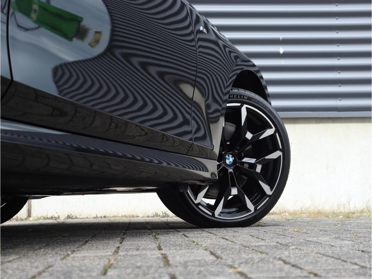 BMW 3-SERIE Touring 330e | High Executive | M Sportpakket Pro | Panodak | Trekhaak | Adaptive Cruise Control | Innovation Pack | Head-Up | Parking Assistant Plus | 19'' LMV | Ekris Selection