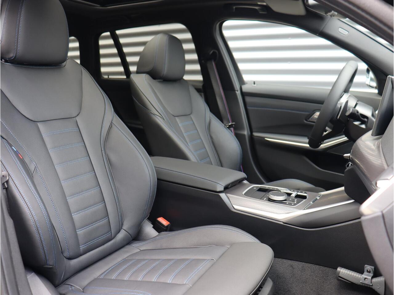 BMW 3-SERIE Touring 330e | High Executive | M Sportpakket Pro | Panodak | Trekhaak | Adaptive Cruise Control | Innovation Pack | Head-Up | Parking Assistant Plus | 19'' LMV | Ekris Selection