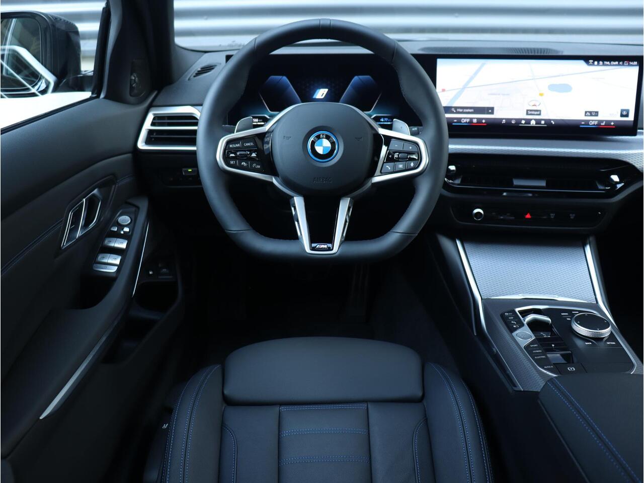 BMW 3-SERIE Touring 330e | High Executive | M Sportpakket Pro | Panodak | Trekhaak | Adaptive Cruise Control | Innovation Pack | Head-Up | Parking Assistant Plus | 19'' LMV | Ekris Selection