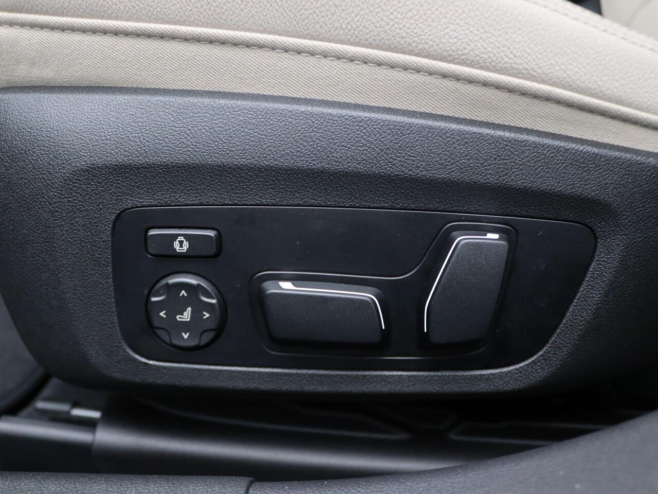 BMW 3-SERIE Sedan 330e M Sportpakket Pro | Comfort Pack | Stuurwielrand Verwarmd | Achteruitrijcamera | Elektrisch Verstelbare Sportstoelen | Harman Kardon | 19''