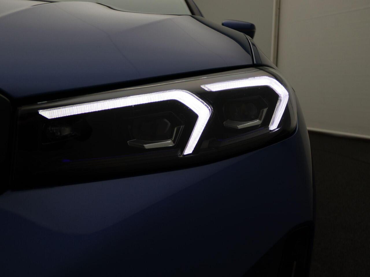 BMW 3-SERIE Sedan 330e M Sportpakket Pro | Comfort Pack | Stuurwielrand Verwarmd | Achteruitrijcamera | Elektrisch Verstelbare Sportstoelen | Harman Kardon | 19''