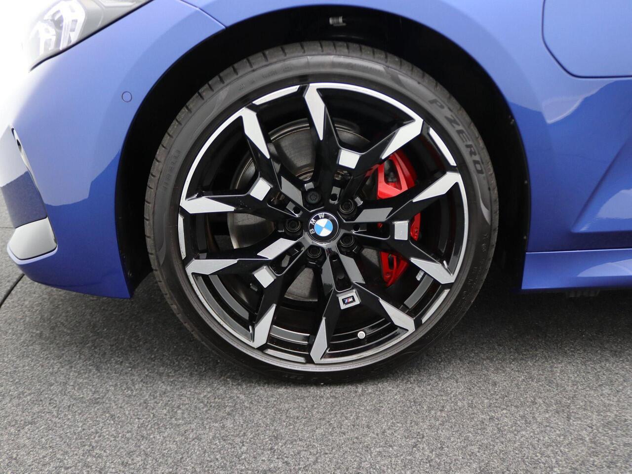 BMW 3-SERIE Sedan 330e M Sportpakket Pro | Comfort Pack | Stuurwielrand Verwarmd | Achteruitrijcamera | Elektrisch Verstelbare Sportstoelen | Harman Kardon | 19''